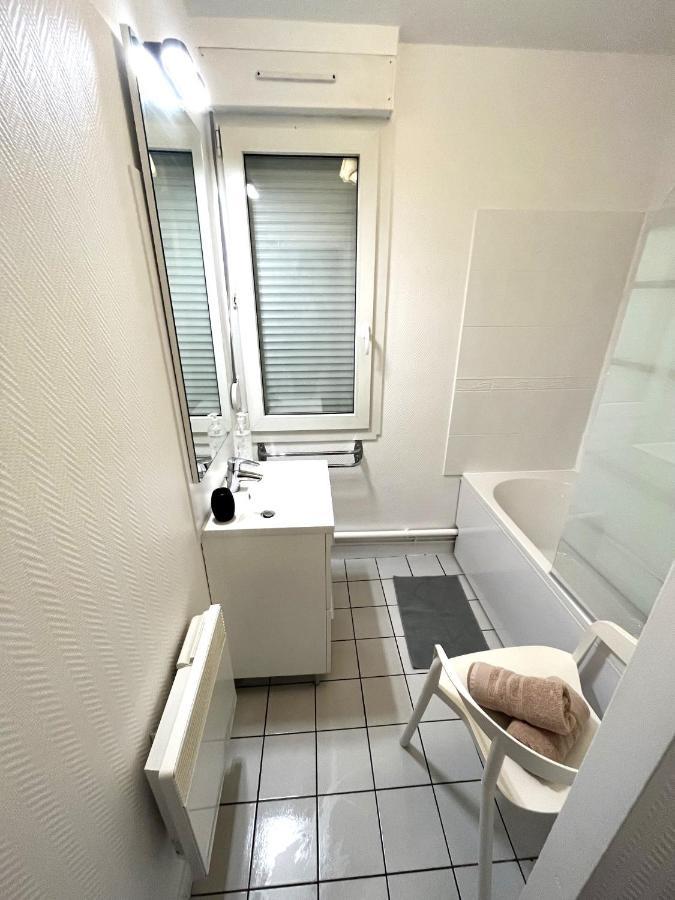 Charmant Appartement Proche Centre Ville Remeš Exteriér fotografie